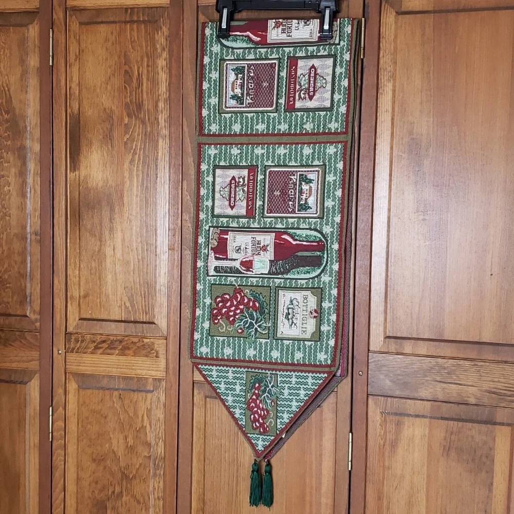 NWOT Tapestry Wine Motif Table Runner